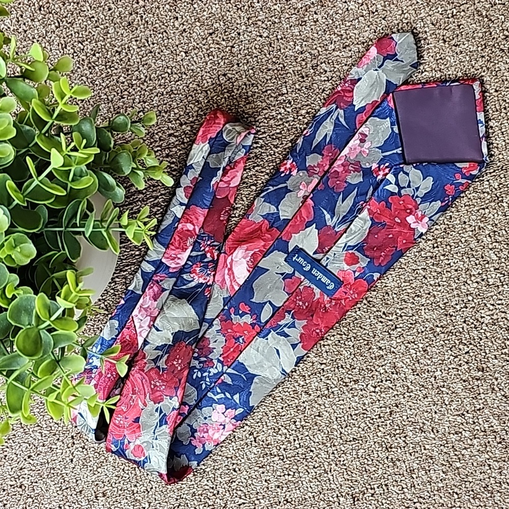 Tie - Picture 6 of 11